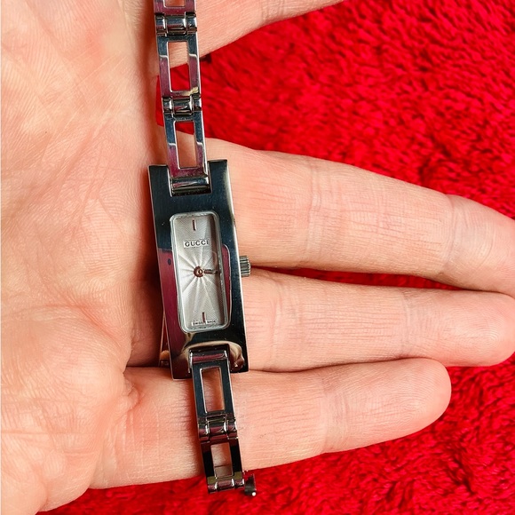 Very attractive ❤️Gucci❤️watch 🌹 - Picture 10 of 13